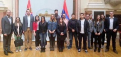 27 March 2017 The Chairman of the Committee on the Diaspora and Serbs in the Region with the students